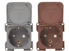 Enchufe bipolar con toma de tierra, tapa y protección trasera