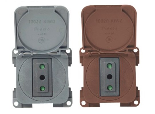 Toma eléctrica bipolar con toma de tierra y tapa
