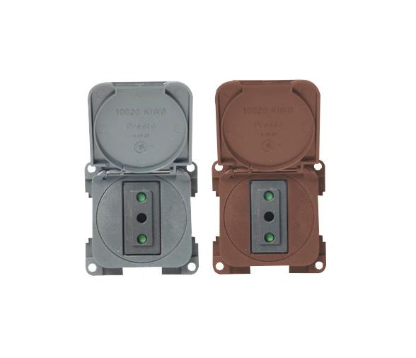 Toma eléctrica bipolar con toma de tierra y tapa