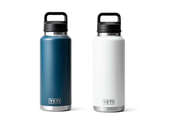 Yeti Botella Rambler de 46 oz (1.4 l) con Tapón